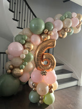 Load image into Gallery viewer, Garland & Tower Set